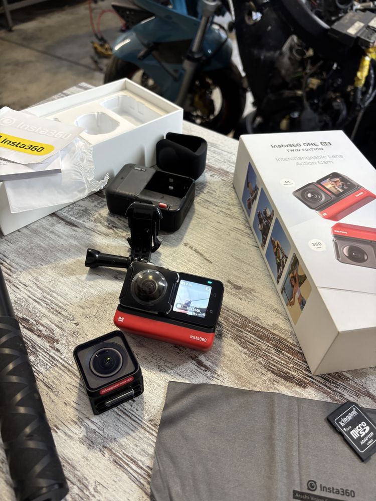 Відеокамера Insta360 ONE RS 4K