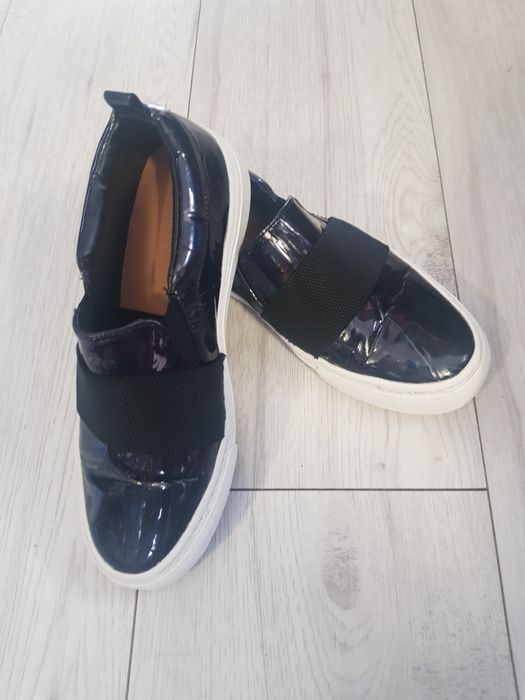 Buty Zara czarne lakierowane 36 biala podeszwa