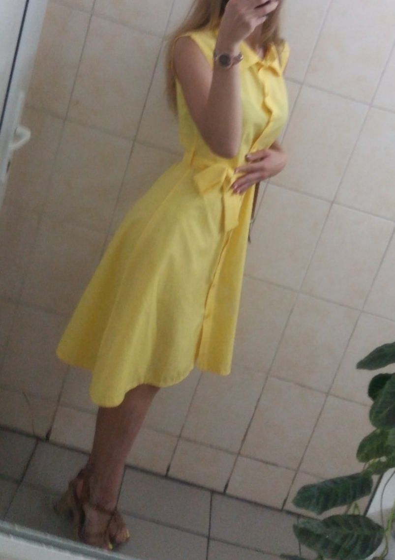Продам платье жёлтое