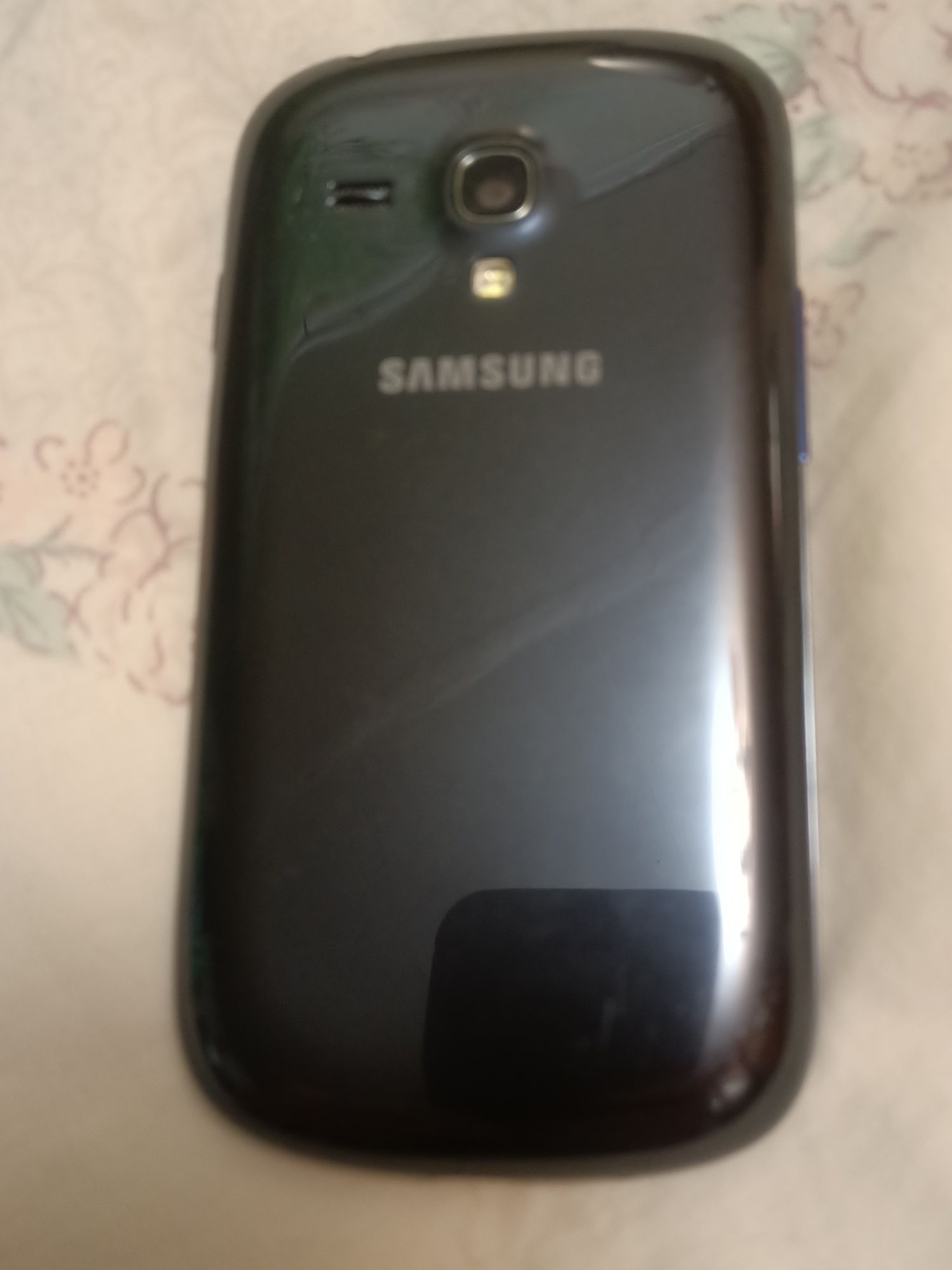 Мобильный телефон Samsung Galaxy S III mini I8190