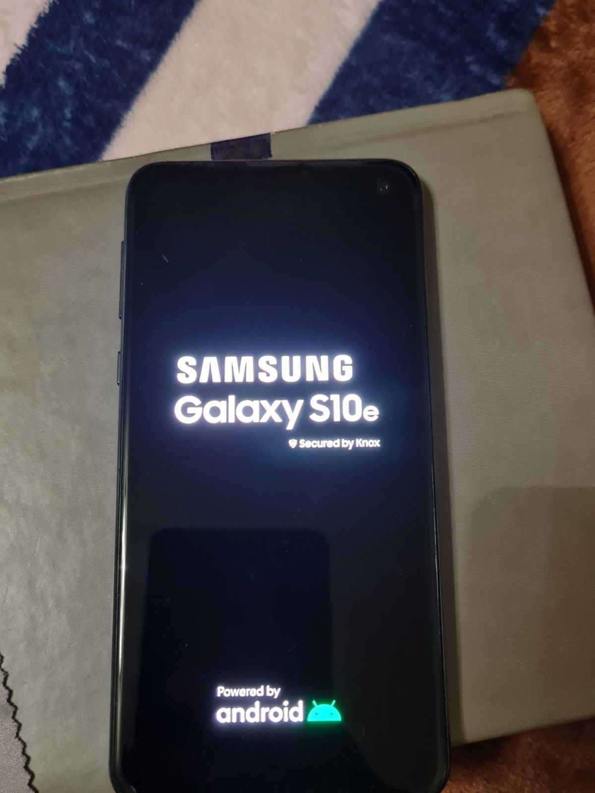 Продам samsung s10e black 6/128