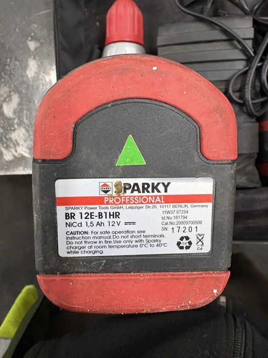 wiertarko-wkrętarka plus latarka akumulatorowa Sparky 12V.