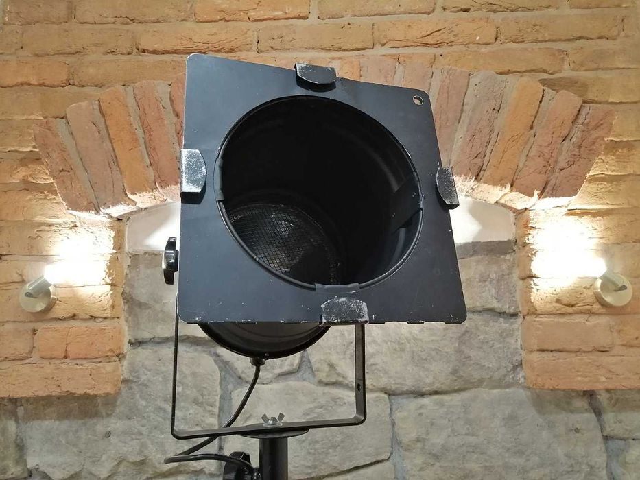 Lampa sceniczna, estradowa reflektor PAR-64 1000W SPOT