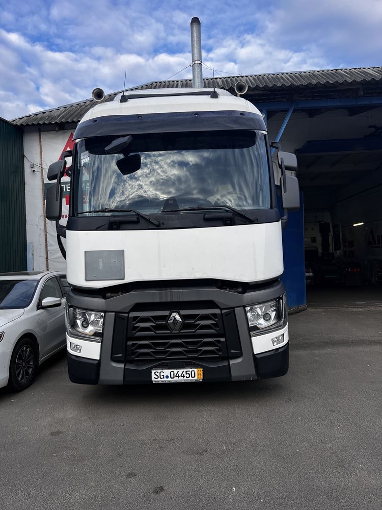 Скло вітрове Renault T-Seria 2014+ (камера, датчик)