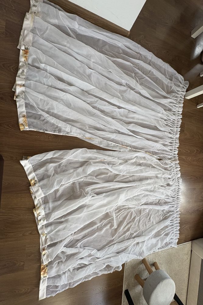 Biała firanka woal z ozdobnym dołem 200x150
