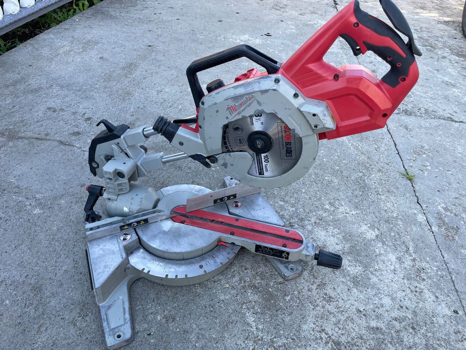 Milwaukee M18 SMS216/пила торцювальна акумуляторна мілвоке 18в