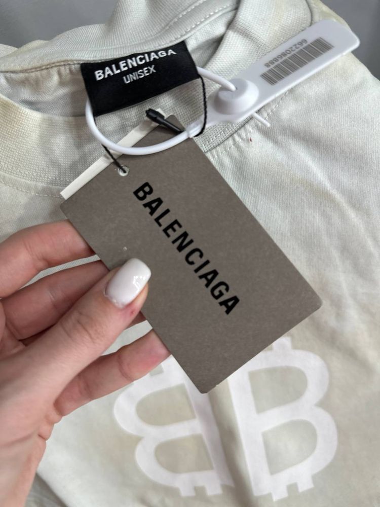 Футболка balenciaga