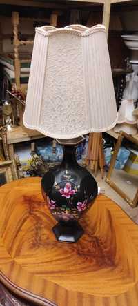 Piękna antyczna zdobiona lampka z abażurem