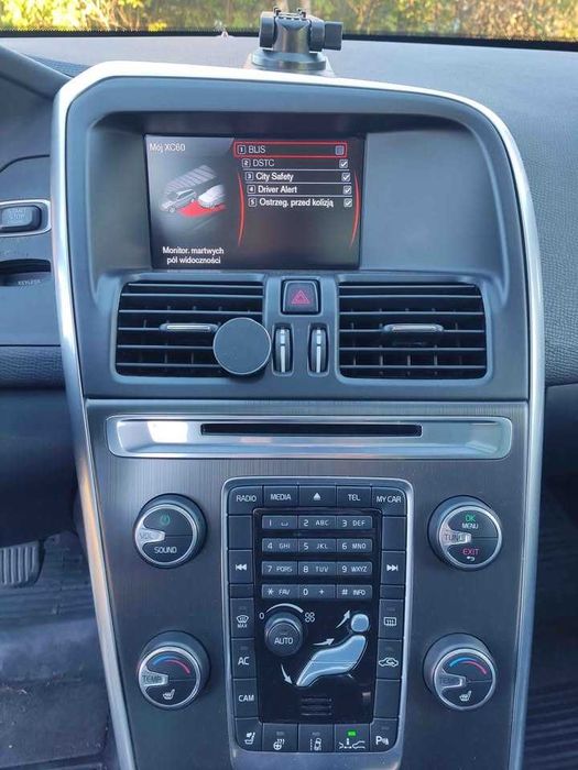 Volvo XC 60 T6 AWD Momentum Panorama 304 KM