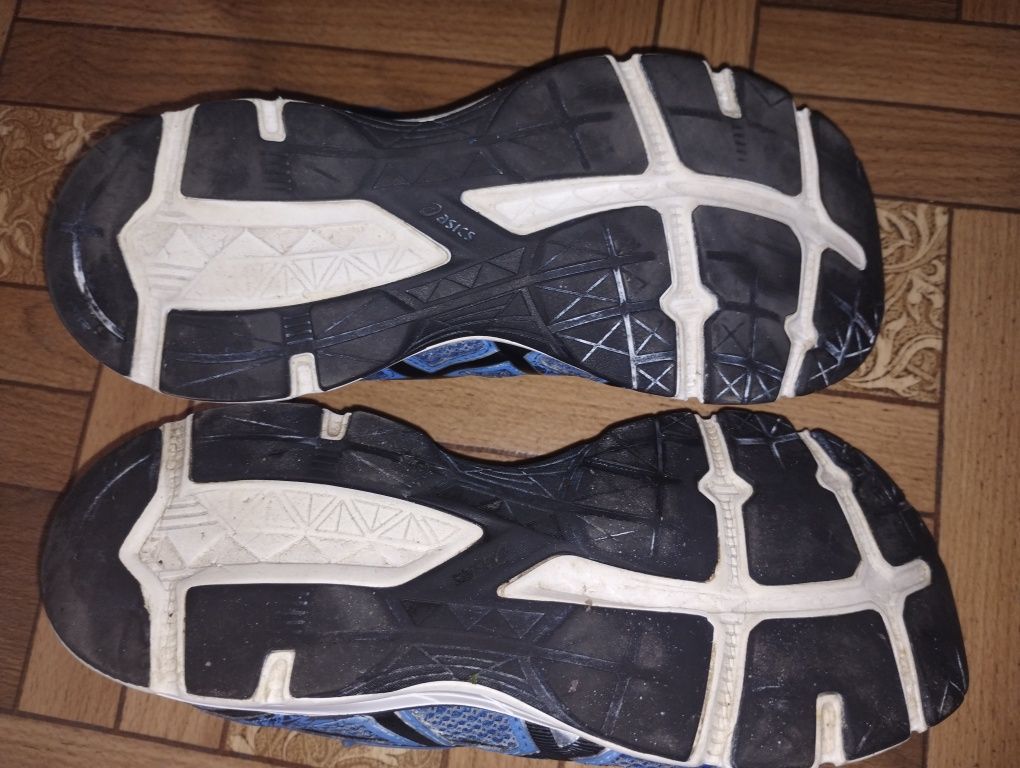 Продам кросовки ASICS