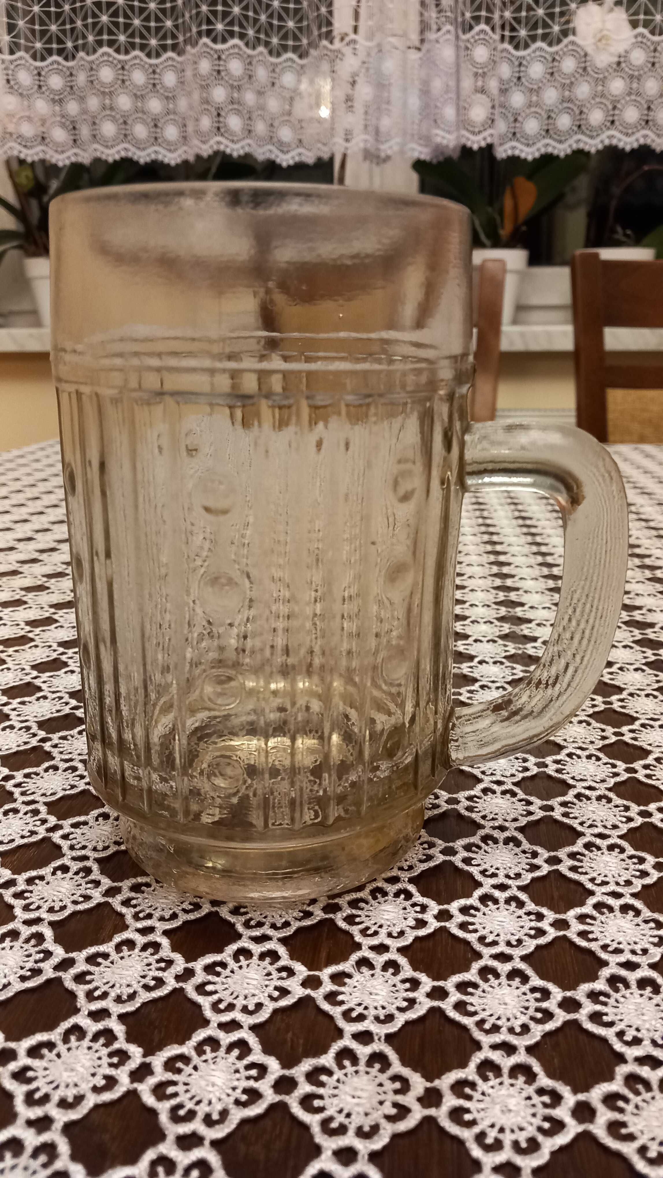 Sygnowany kufel 0,5 l kufel grube szkło różowe bez uszkodzeń
