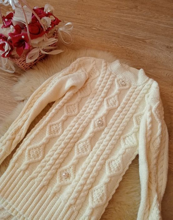 Неймовірно красивий В'язаний костюм, ручної роботи.