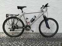 Bicicleta BTT equipada com Shimano