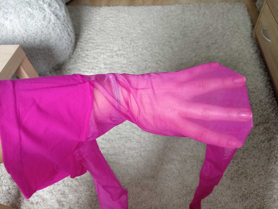 Fuksjowe błyszczące rajstopy