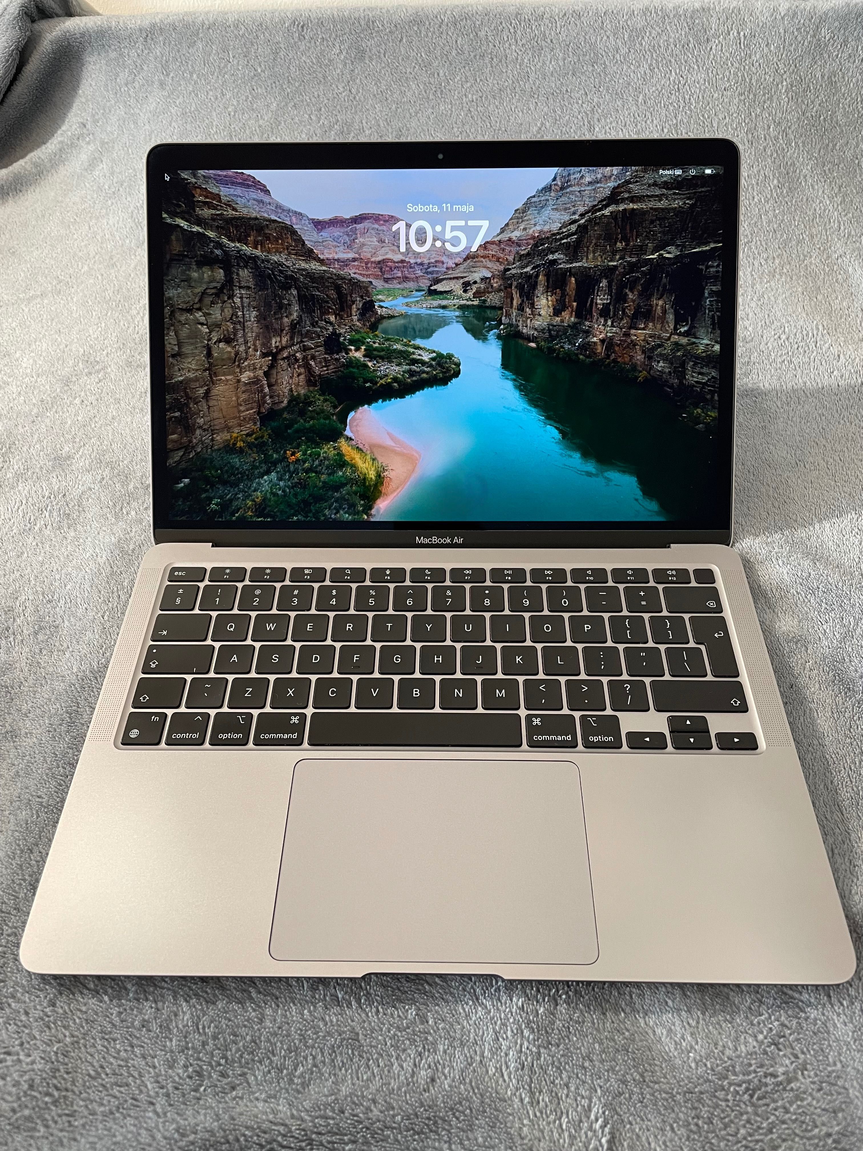 MacBook Air 13" M1 16GB / 256GB SpaceGrey IDEALNY