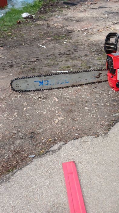 Продам оригінальну бензопилу в гарному стані