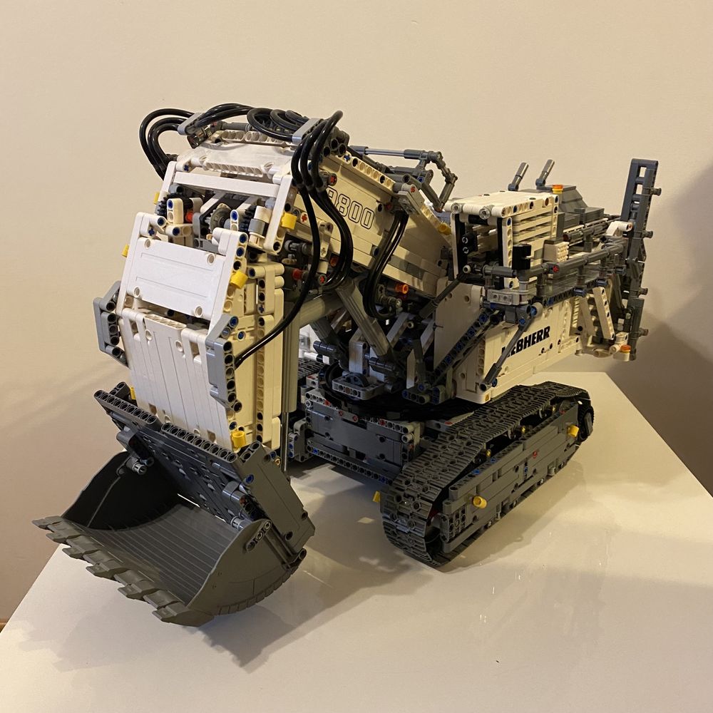 Klocki LEGO Technic 42100 —  Liebherr R9800