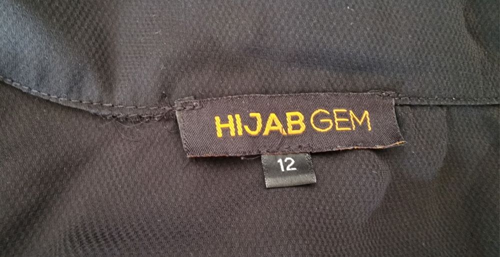 Czarna mgiełka r. 12 Hijabgem