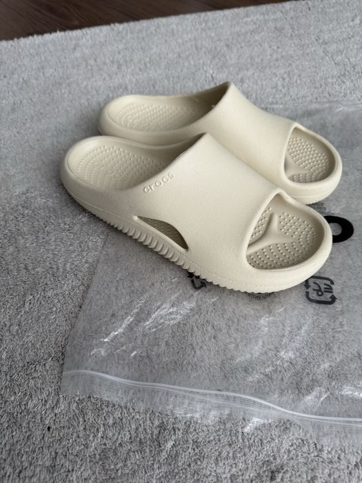 Шльопанці M7 W9 CROCS MELLOW RECOVERY SLIDE бежеві 39-40 р