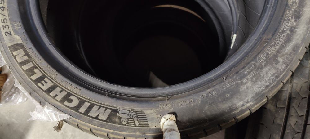 235 45 18 michelin