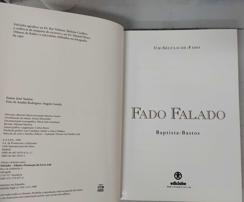 Um Século de Fado. 2 Álbuns capa Dura, Fado Falado e Notas de Música
