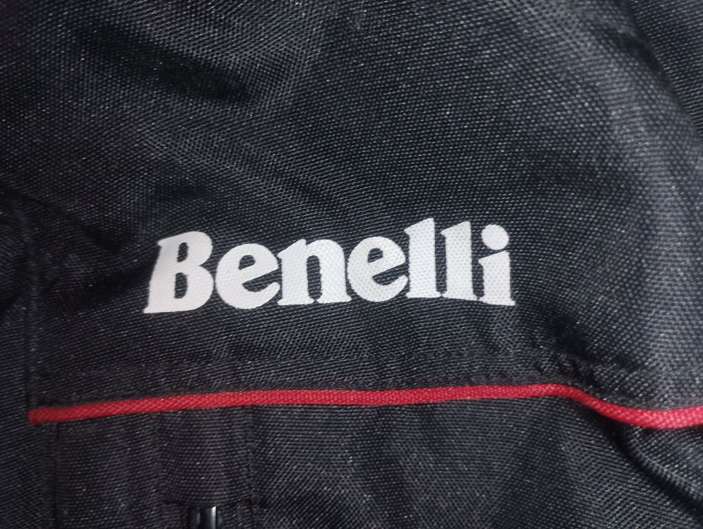 Casaca de mota com proteções da Benelli