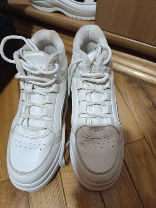 Кросівки.  35 р.