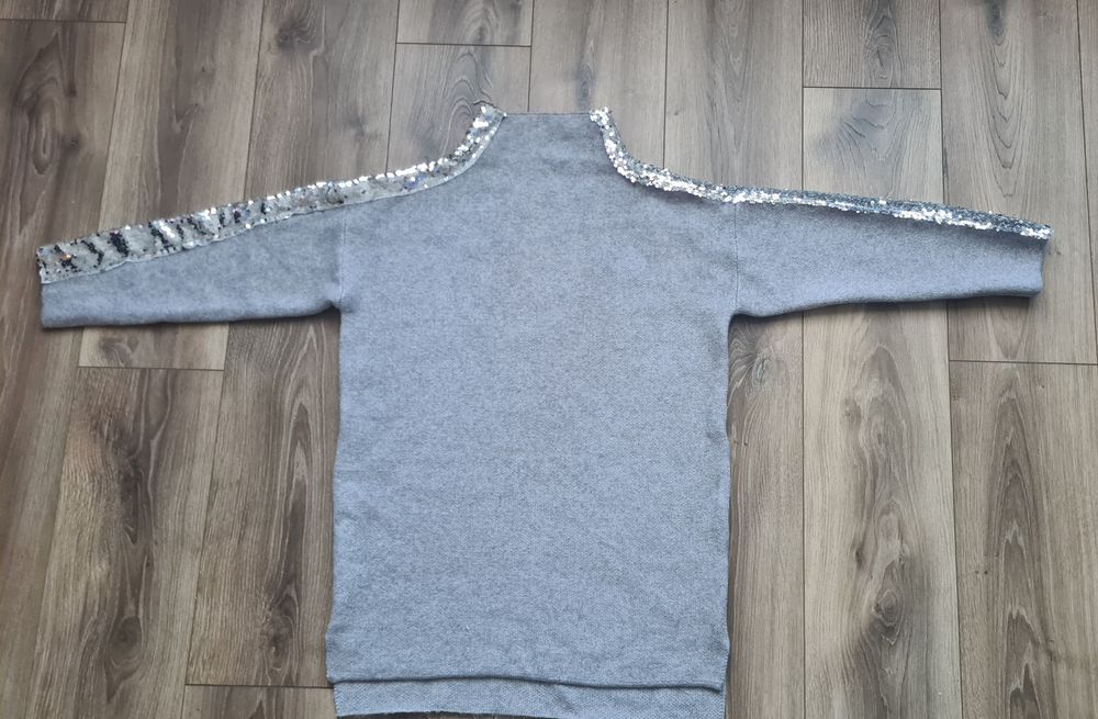 Sweter z cekinami- jak nowy