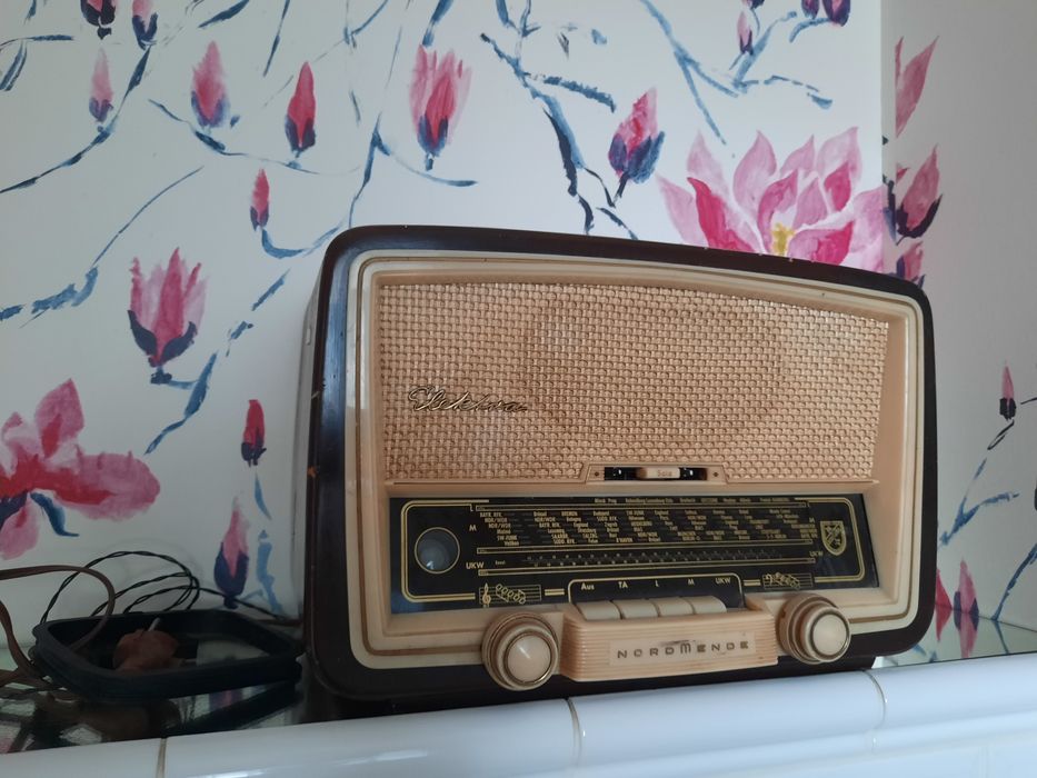 Radio z lat 50-tych Elektra Nordmende retro