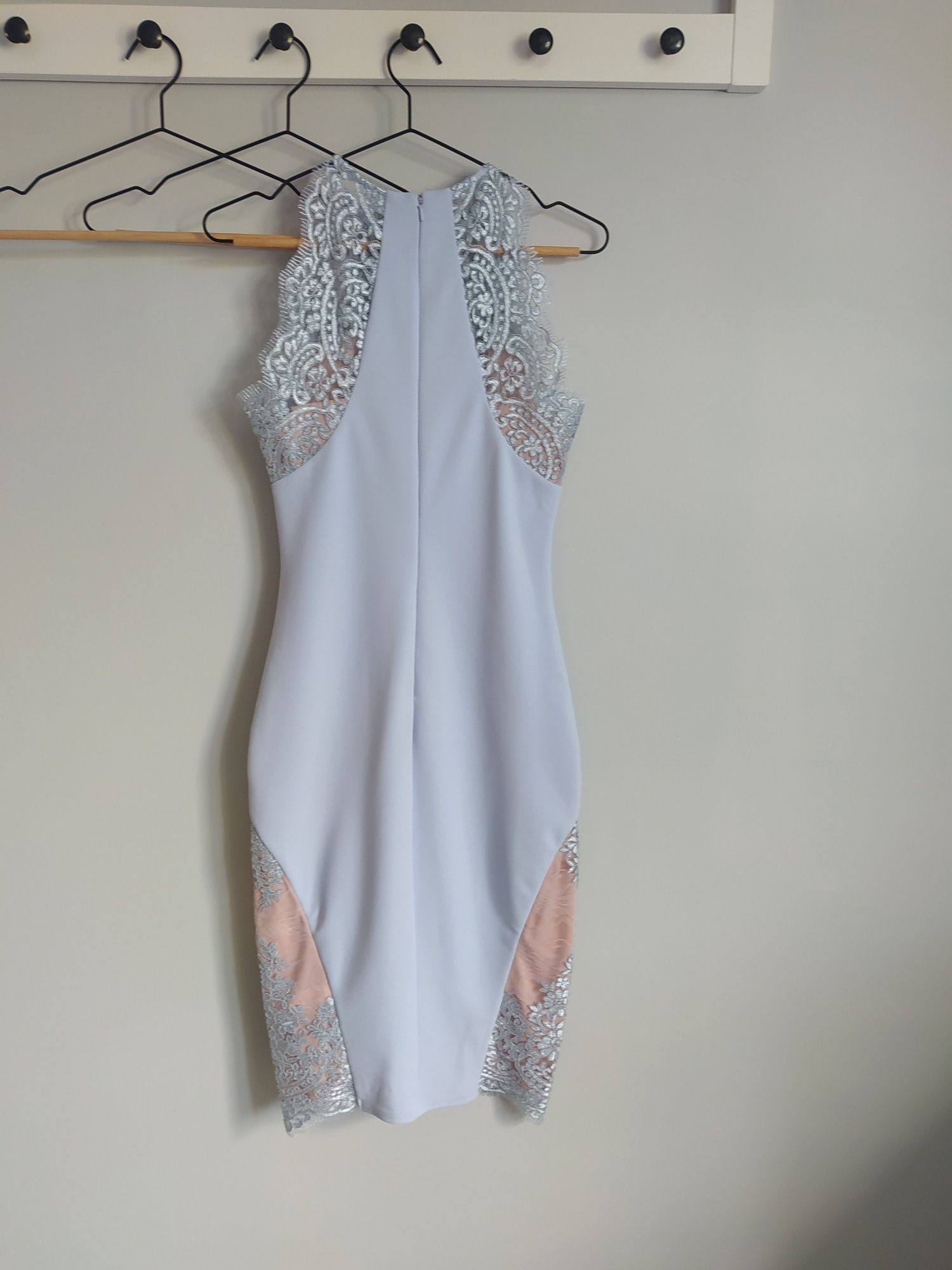 Koronkowa, opinająca, sukienka błękitna  River Island  roz. 34