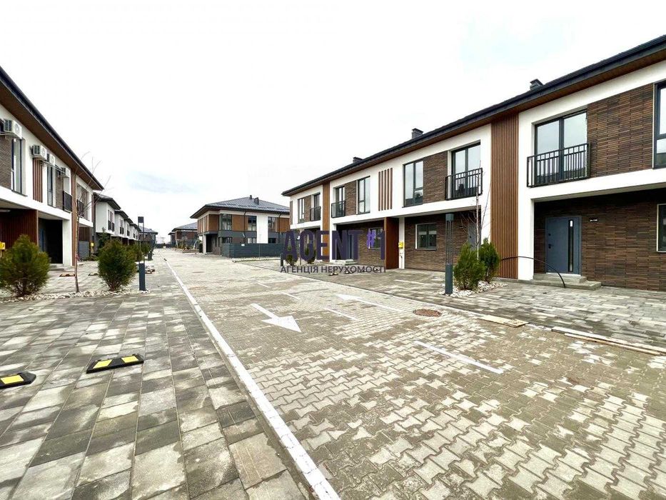 Квадрекс в збудованому котеджному містечку, Петропавлівська Борщагівка