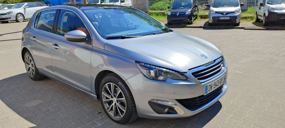 Peugeot 308 / 1.2 Benz / 110 PS / Klimatronic / Full LED / PDC