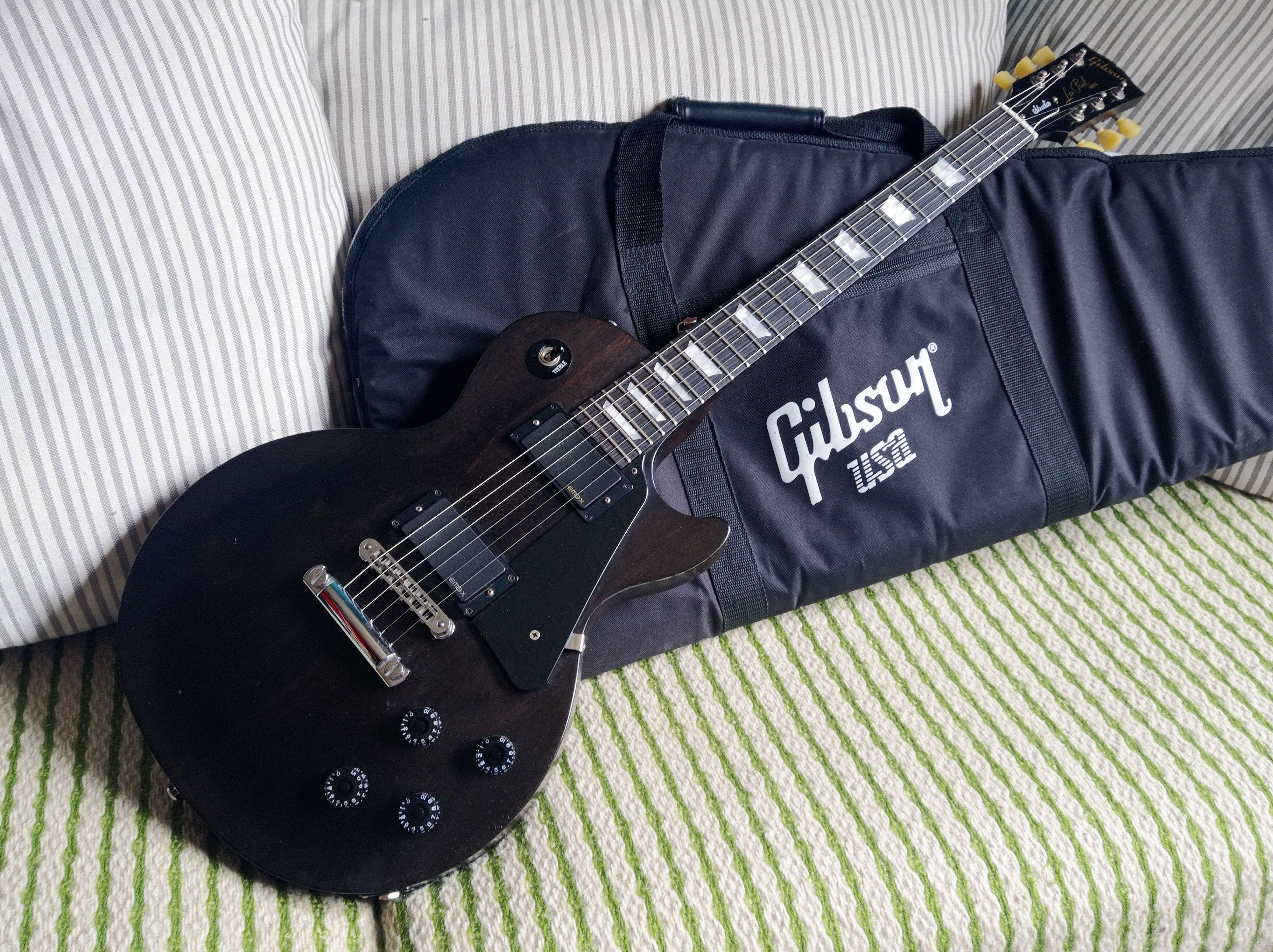 PILNE. Gibson Les Paul Studio Faded Ebony 2011 EMG X