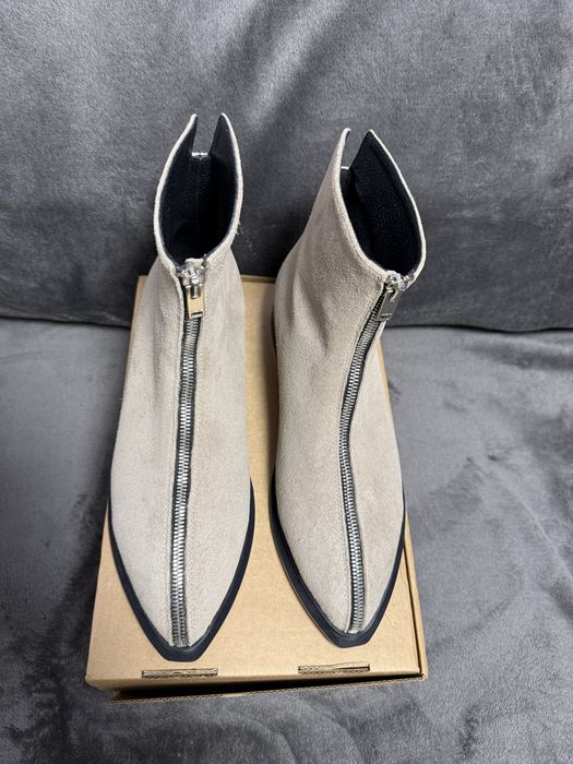 Жіночі осінні замшеві сапоги