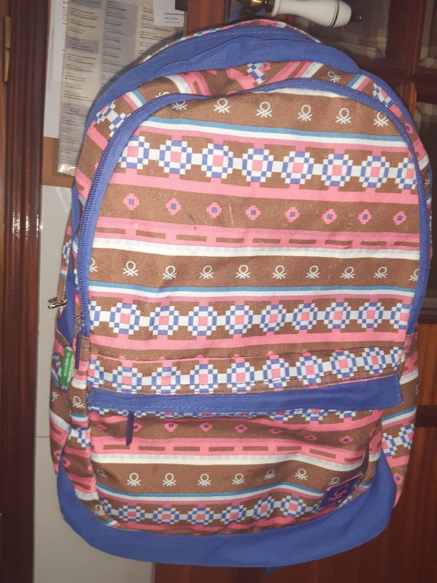 Mochila Boa para escola ou outrem contem 3 compartimentos