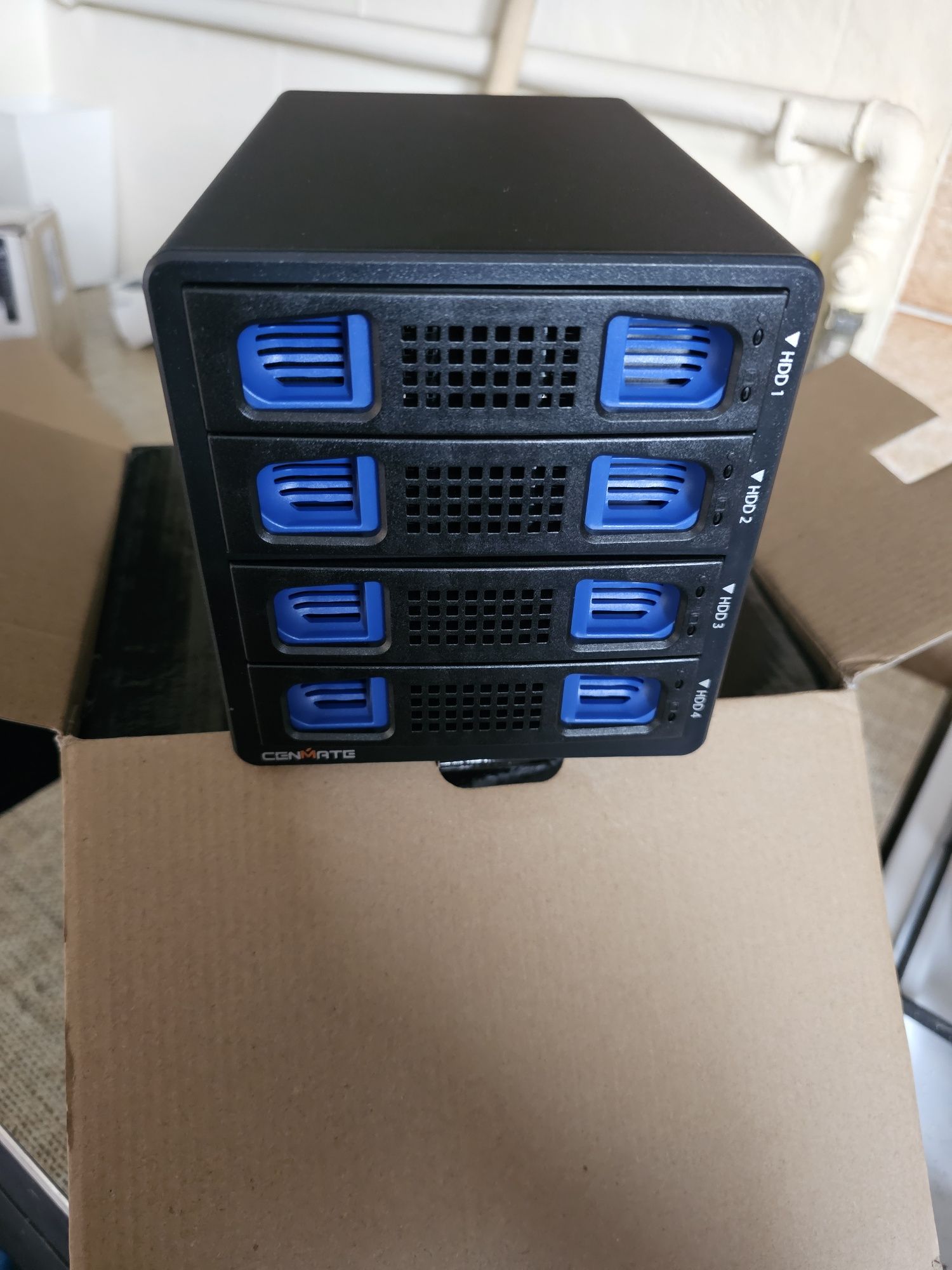 obudowa zewnętrzna na dyski twarde (HDD/SSD),