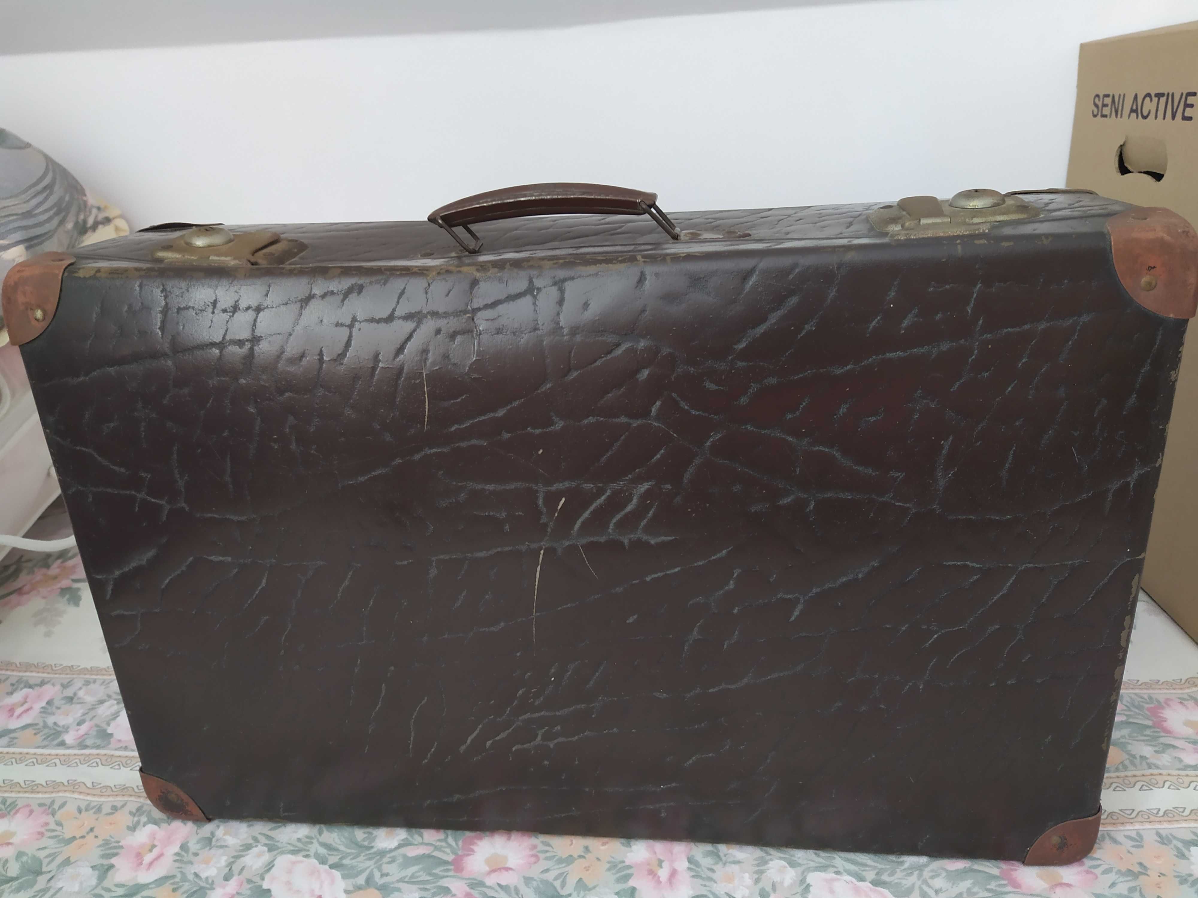 Walizy walizki kufry stare z okuciami duże i mniejsze