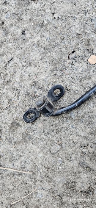 Тримач капота Kia Sportage