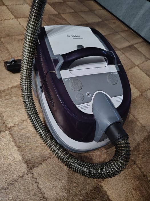 Пилосос Bosch BWD41740 з аквафільтром