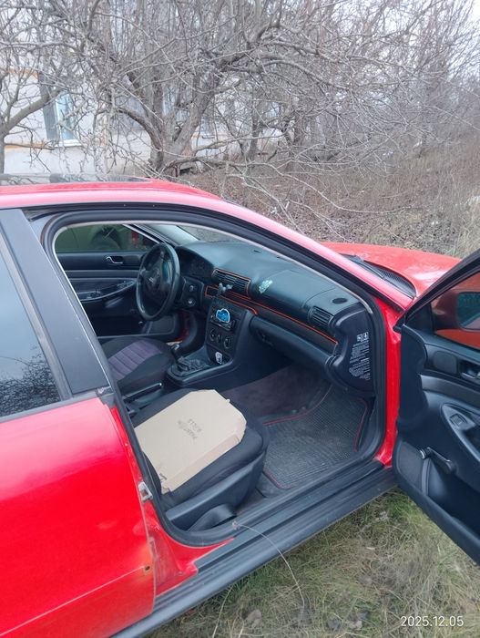 Ауді А4В5  1.6 бензин  1995 рік