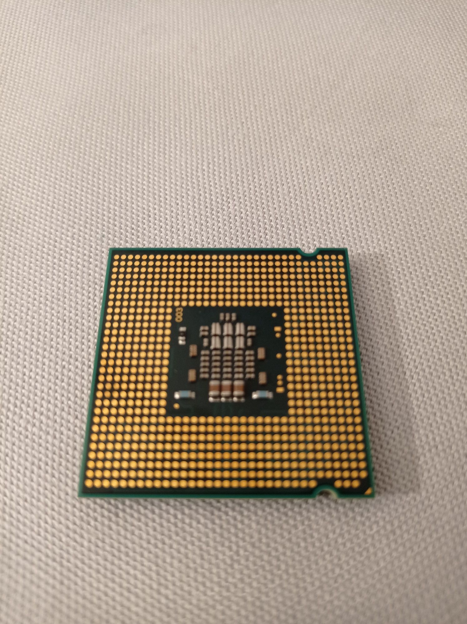Dwa procesory Intel Pentium , Celeron