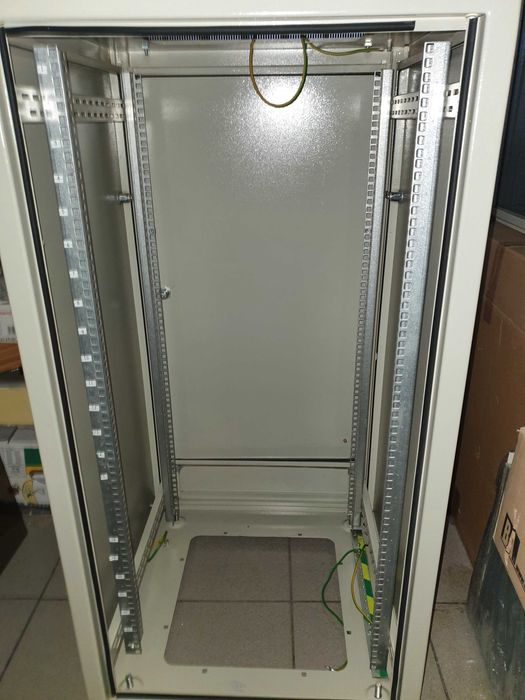 Szafa IT stojąca rack 24U 600x600 ZPAS model SZB