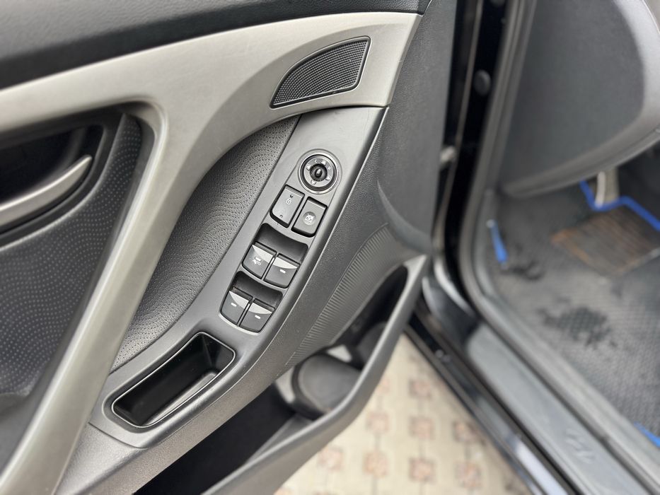 Hyundai Elantra Офіційна Максимальна в гарному стані
