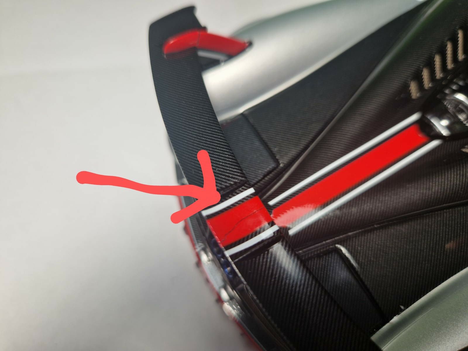 LCD Pagani Huayra Roadster 1:18 detal lepszy od Autoart
