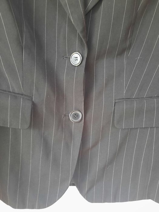 Czarna prążkowana marynarka KappAhl