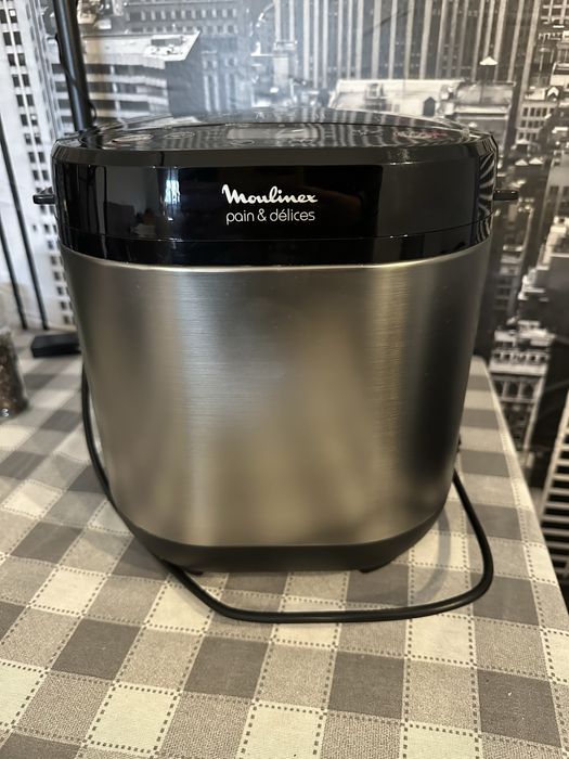 Maquina de fazer pao usada 2 vezes