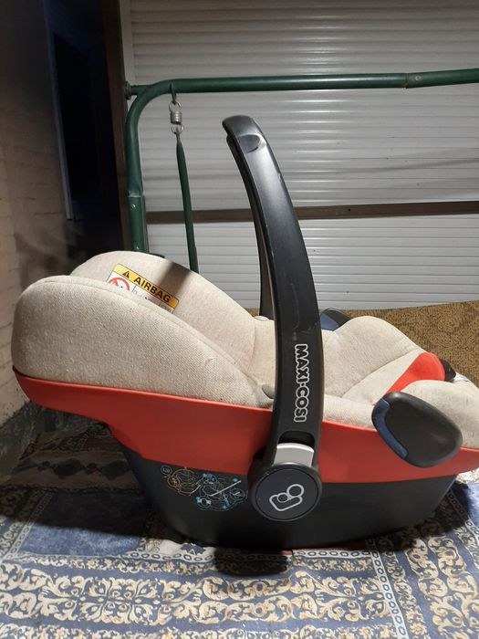 Автокрісло MAXI-COSI