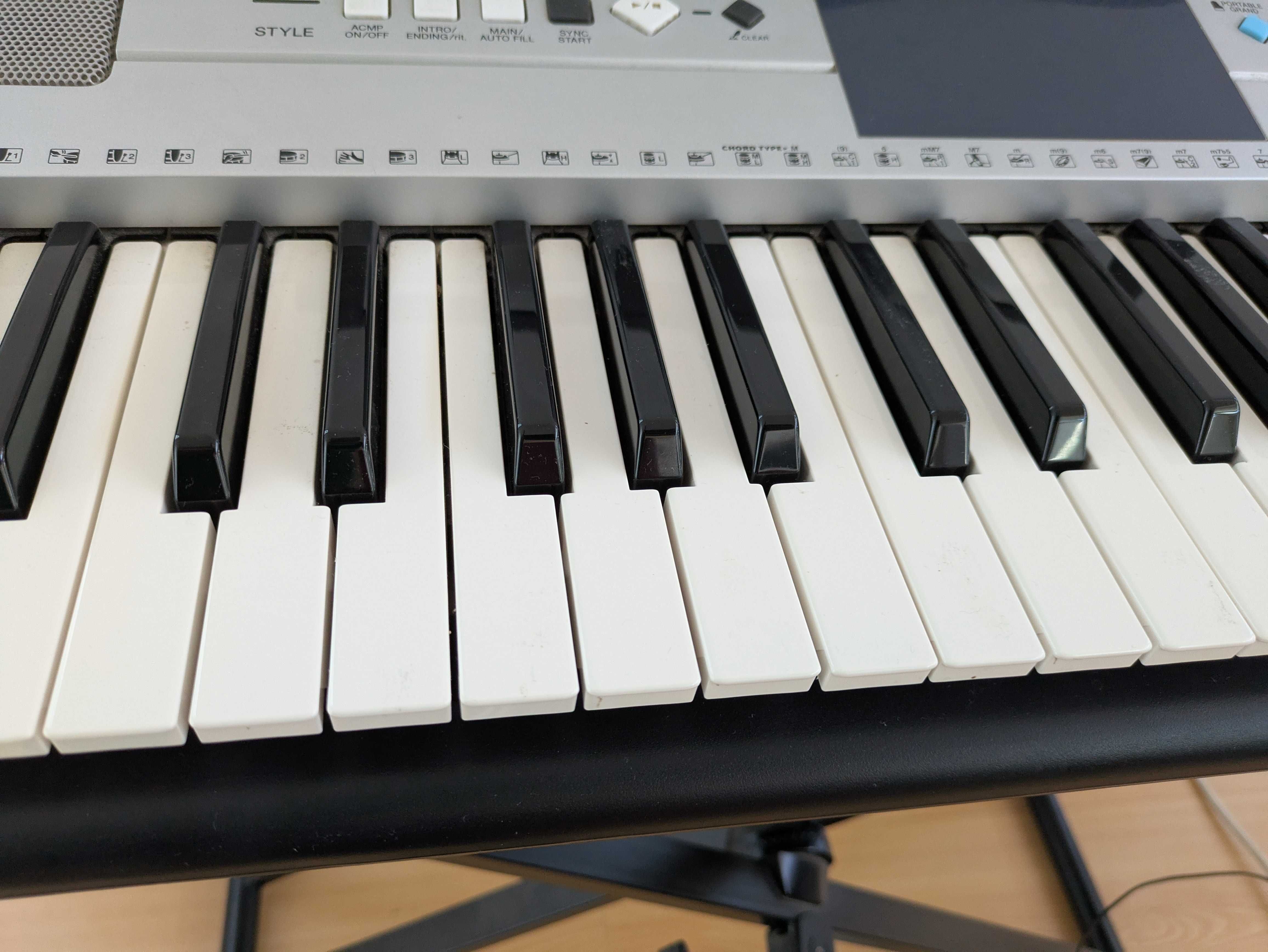 Teclado / piano eletrônico YAMAHA PSR E323 - Excelente Estado