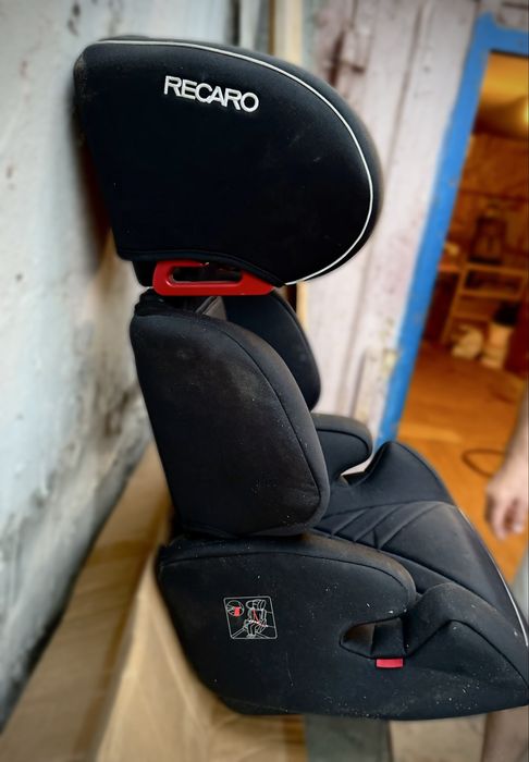 Продам автокресло Recaro