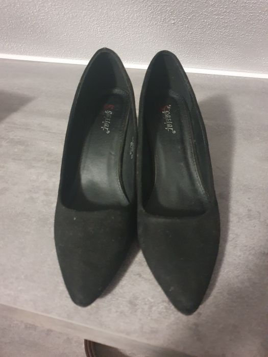 Buty zamszowe na klocku rozmiar 39